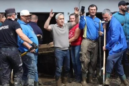 Broșteni, județul Suceava. Acolo unde viitura a distrus case, drumuri și liniștea oamenilor, s-a auzit din nou glasul speranței. Călin Georgescu