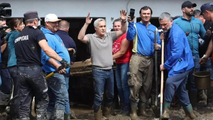 Broșteni, județul Suceava. Acolo unde viitura a distrus case, drumuri și liniștea oamenilor, s-a auzit din nou glasul speranței. Călin Georgescu